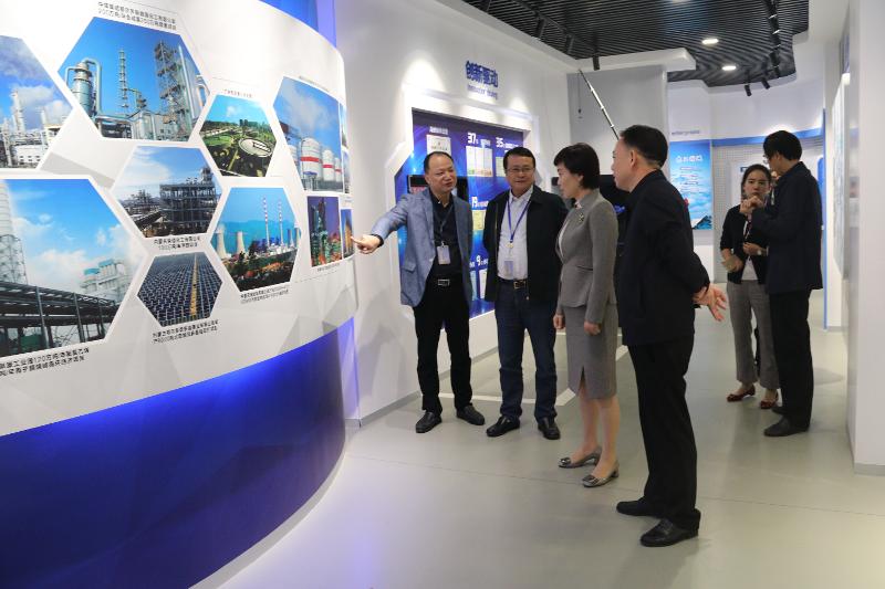 2018年10月，時任岳陽市委副書記、市長李愛武來公司調研