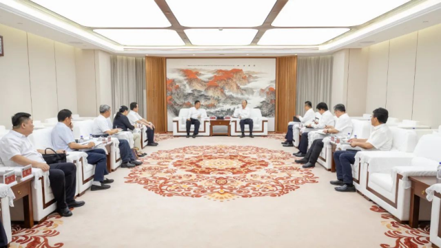 莫鼎革會見克拉瑪依市委副書記、市長陳凱