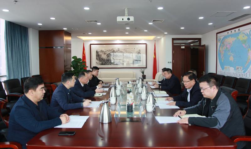 周鴻在新疆開(kāi)展系列商務(wù)活動(dòng)